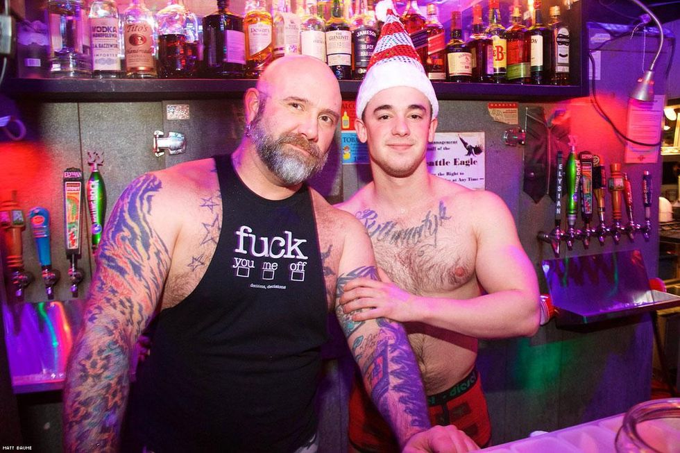 002-santa-bar-crawl-matt-baume-2017
