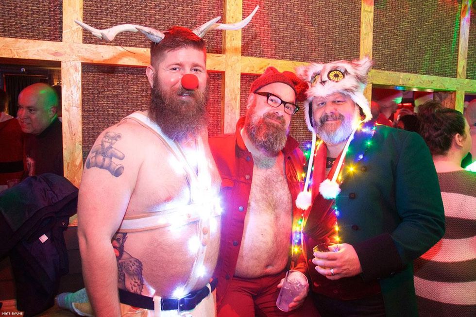 003-santa-bar-crawl-matt-baume-2017