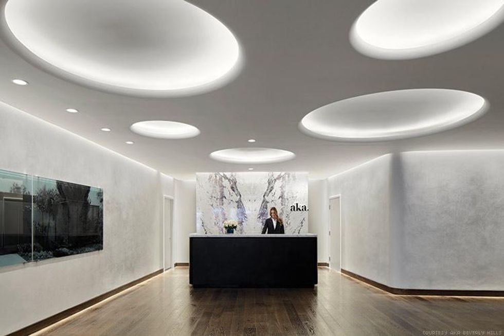 01-aka-beverly-hills-front-desk
