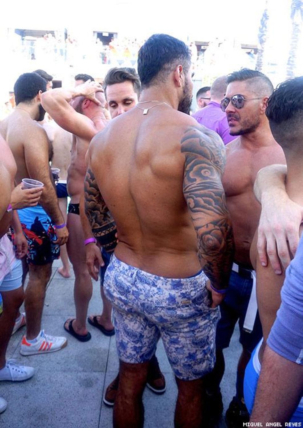 011-flaunt-pride-pool-miguel-angel-reyes-2018