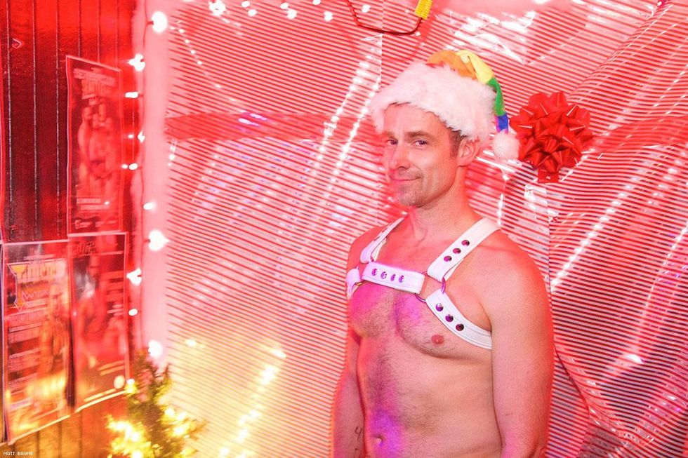 013-santa-bar-crawl-matt-baume-2017