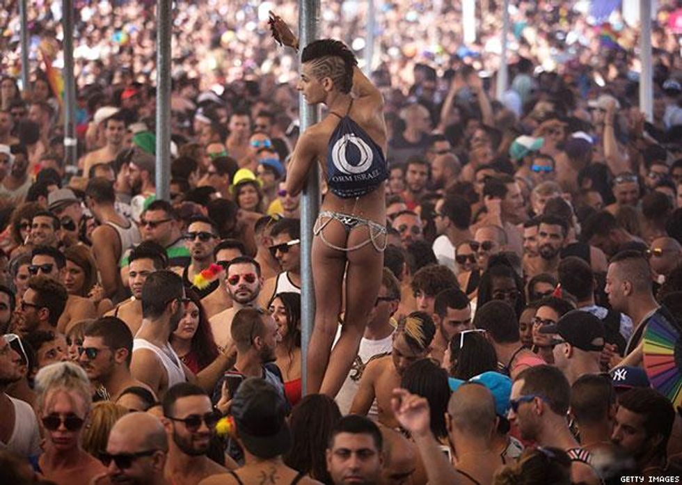 016-gettyimages-476916710