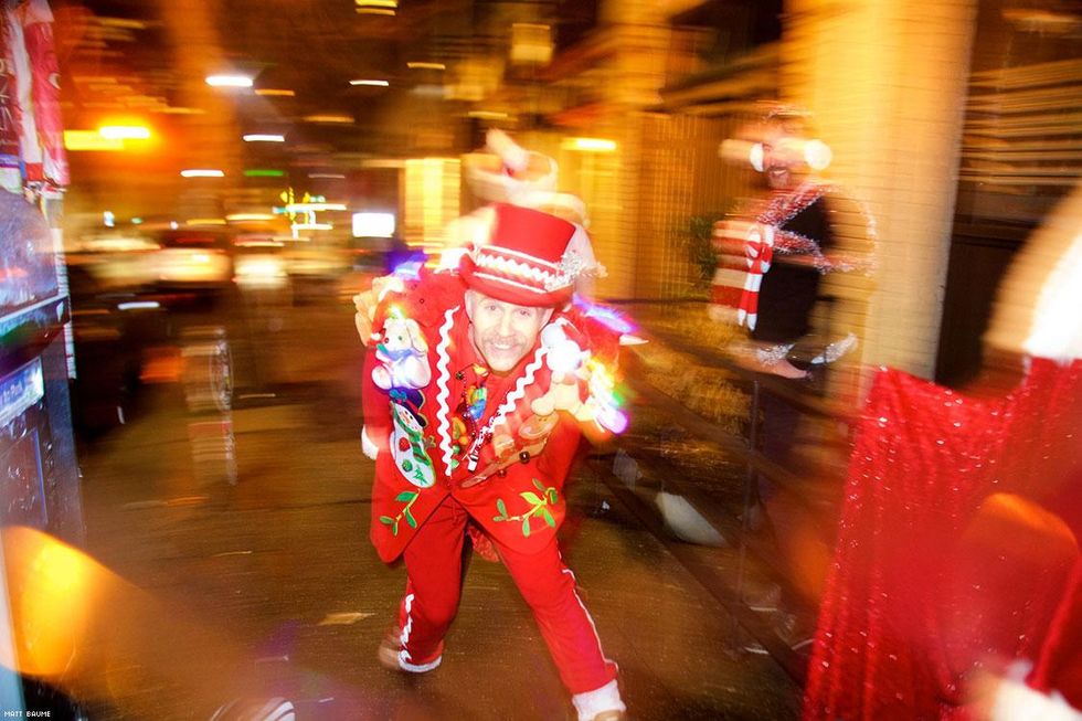 019-santa-bar-crawl-matt-baume-2017