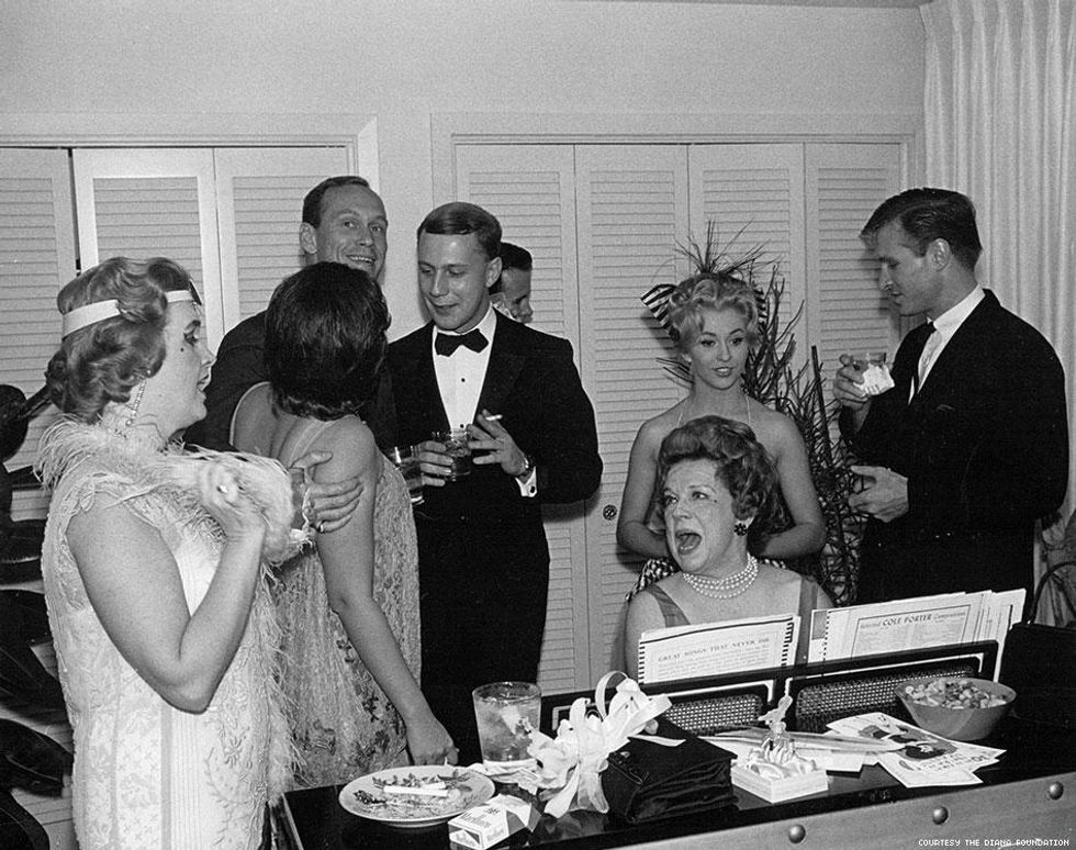 02-dianas-2-1960s-photos-12-piano