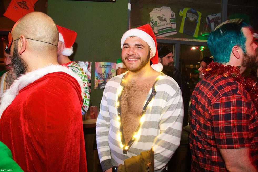 022-santa-bar-crawl-matt-baume-2017