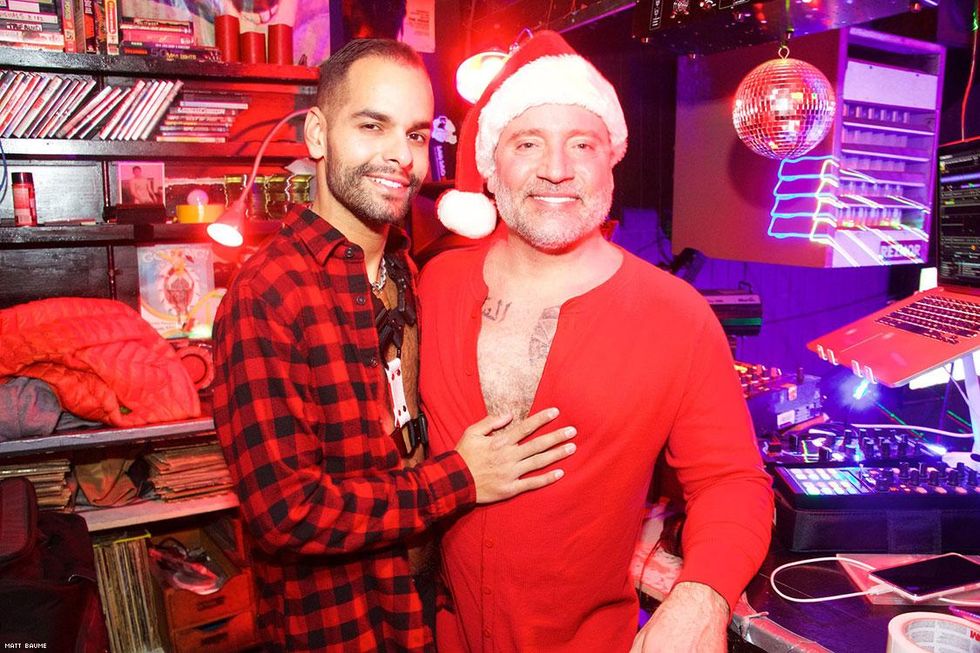 024-santa-bar-crawl-matt-baume-2017