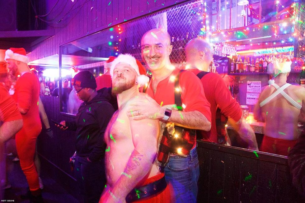 025-santa-bar-crawl-matt-baume-2017