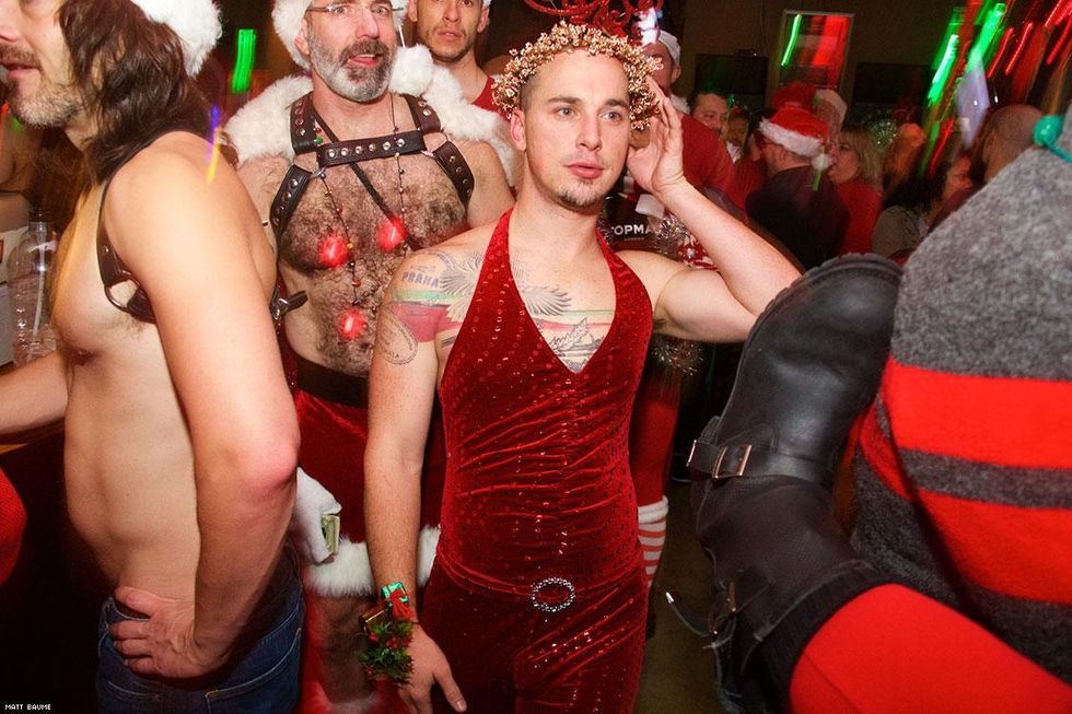 026-santa-bar-crawl-matt-baume-2017