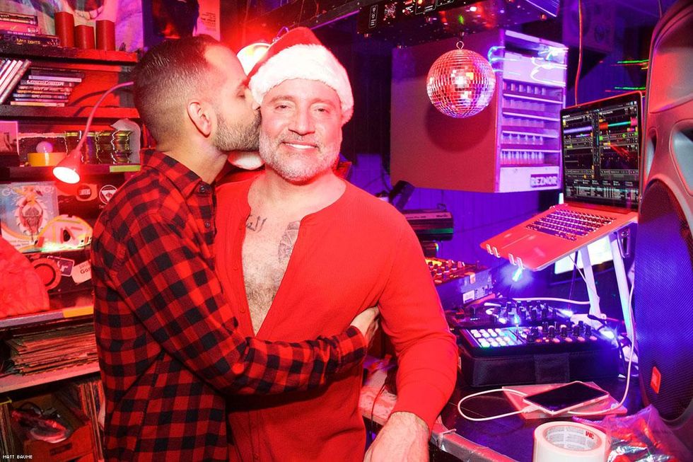 027-santa-bar-crawl-matt-baume-2017