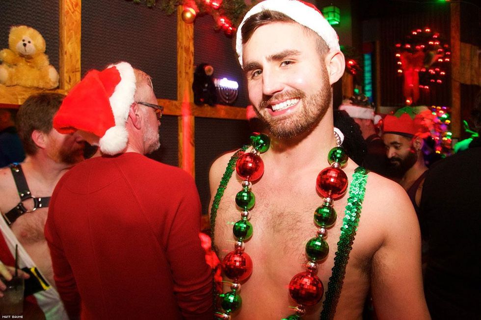 033-santa-bar-crawl-matt-baume-2017