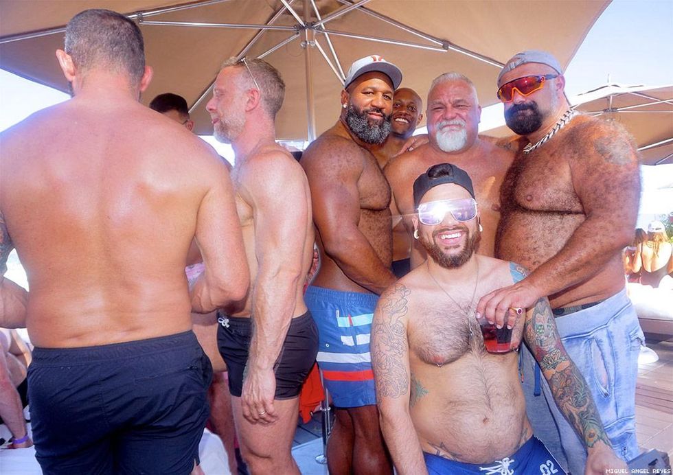 037-flaunt-pride-pool-miguel-angel-reyes-2018