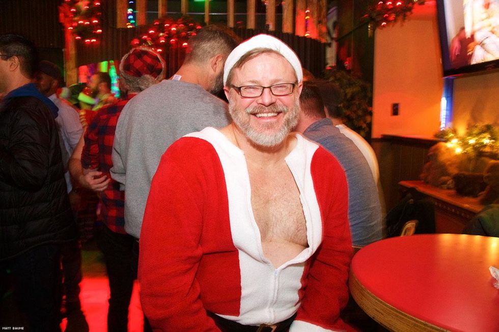 038-santa-bar-crawl-matt-baume-2017