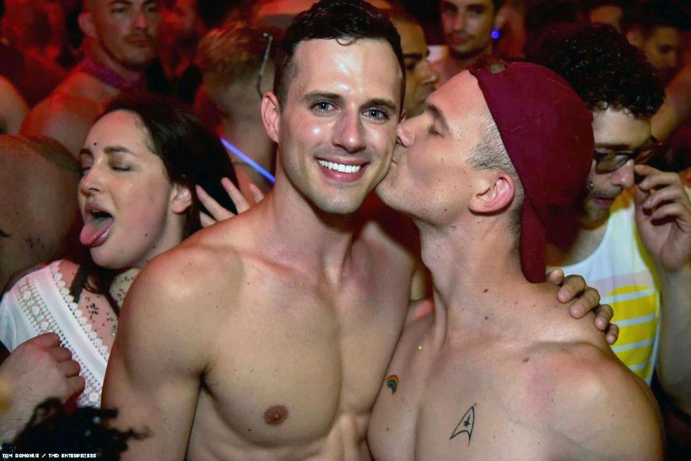 040-dc-pride-glitter-tmd-2018