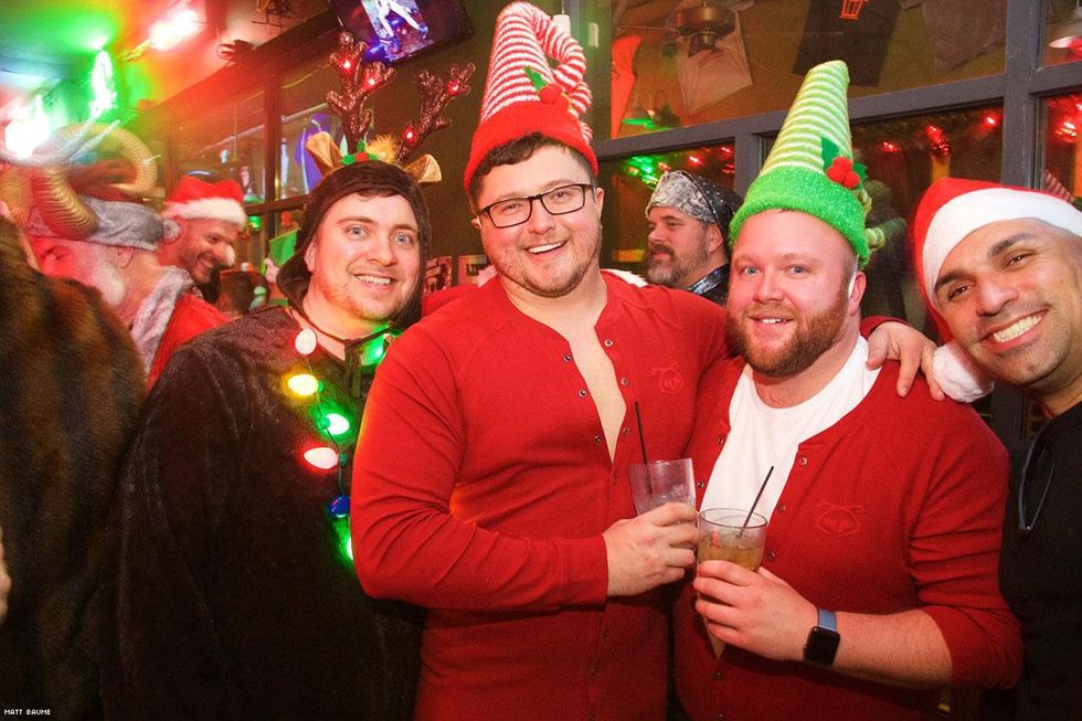 048-santa-bar-crawl-matt-baume-2017