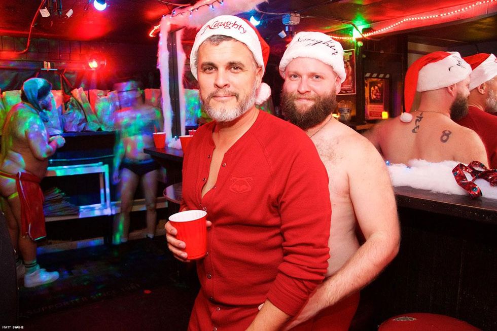 049-santa-bar-crawl-matt-baume-2017