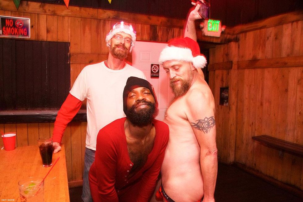 051-santa-bar-crawl-matt-baume-2017