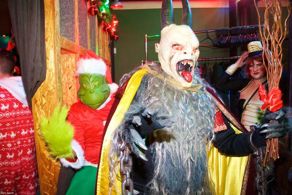 053-santa-bar-crawl-matt-baume-2017