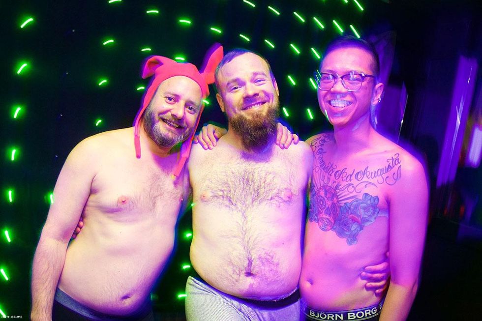 060-santa-bar-crawl-matt-baume-2017