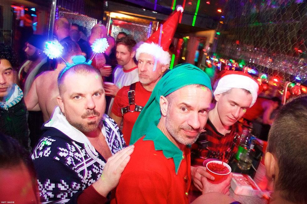 063-santa-bar-crawl-matt-baume-2017