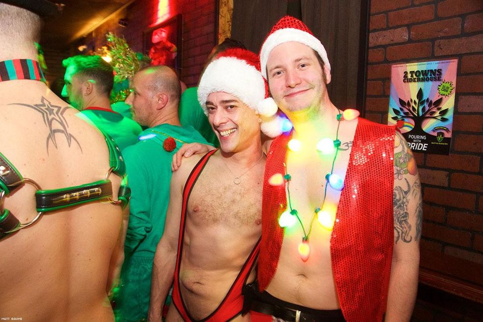 066-santa-bar-crawl-matt-baume-2017