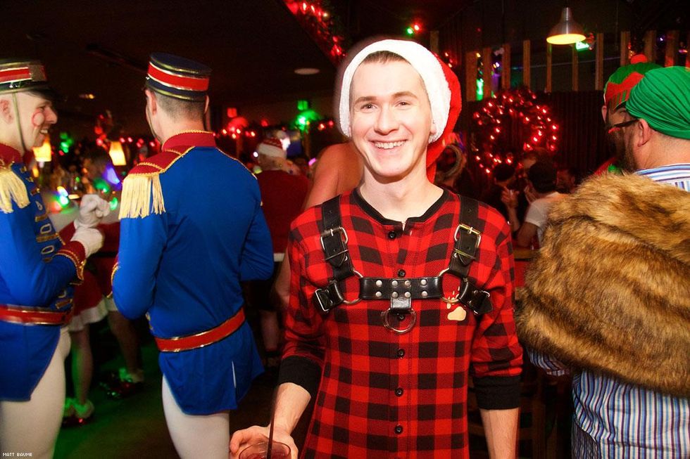 069-santa-bar-crawl-matt-baume-2017