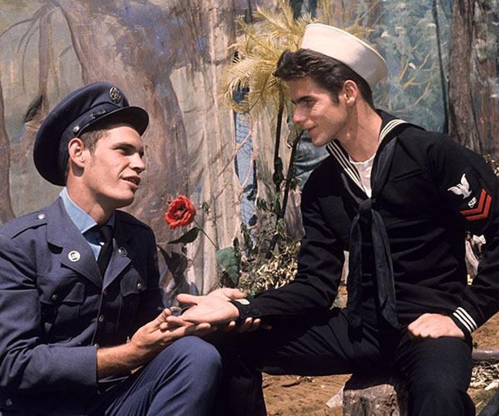 069084temp3_amg_strangers-in-the-park_008