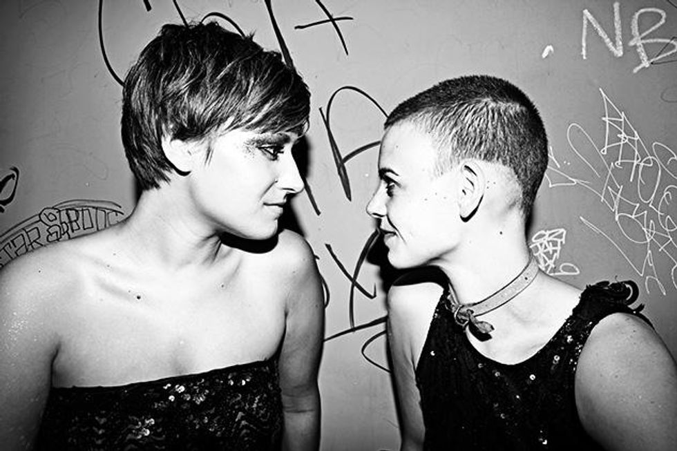 06santospartyhouse_twogirlsx633