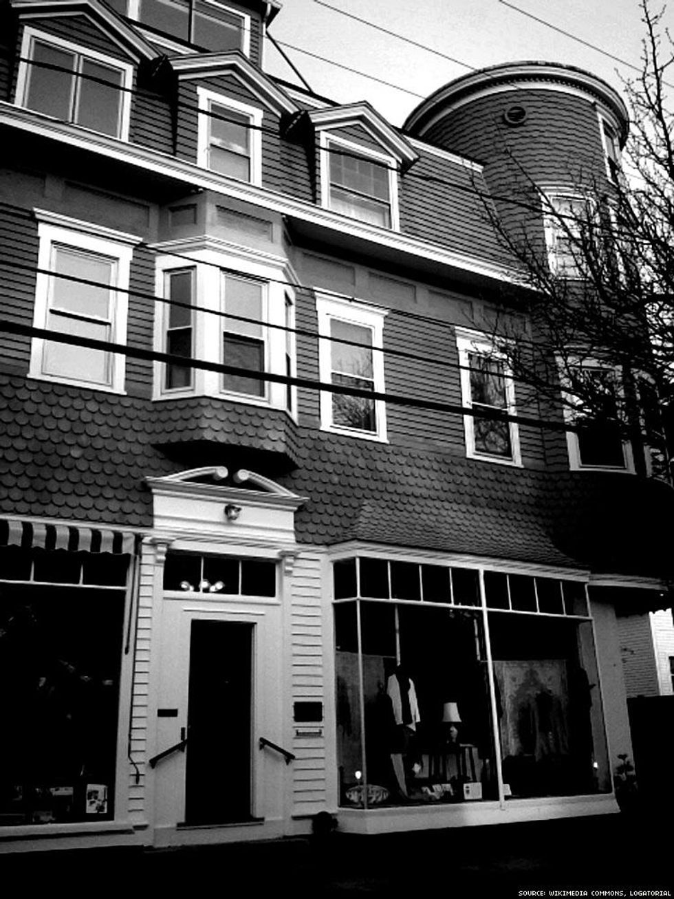 07_james_merrill_house_exterior_logatorial