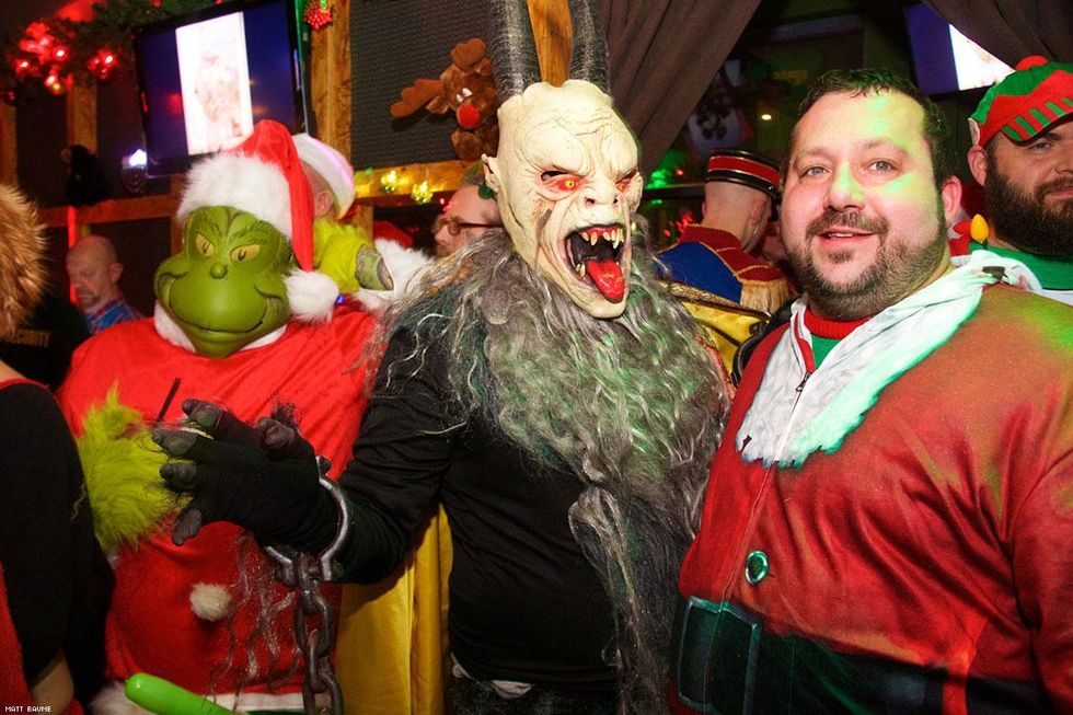 071-santa-bar-crawl-matt-baume-2017