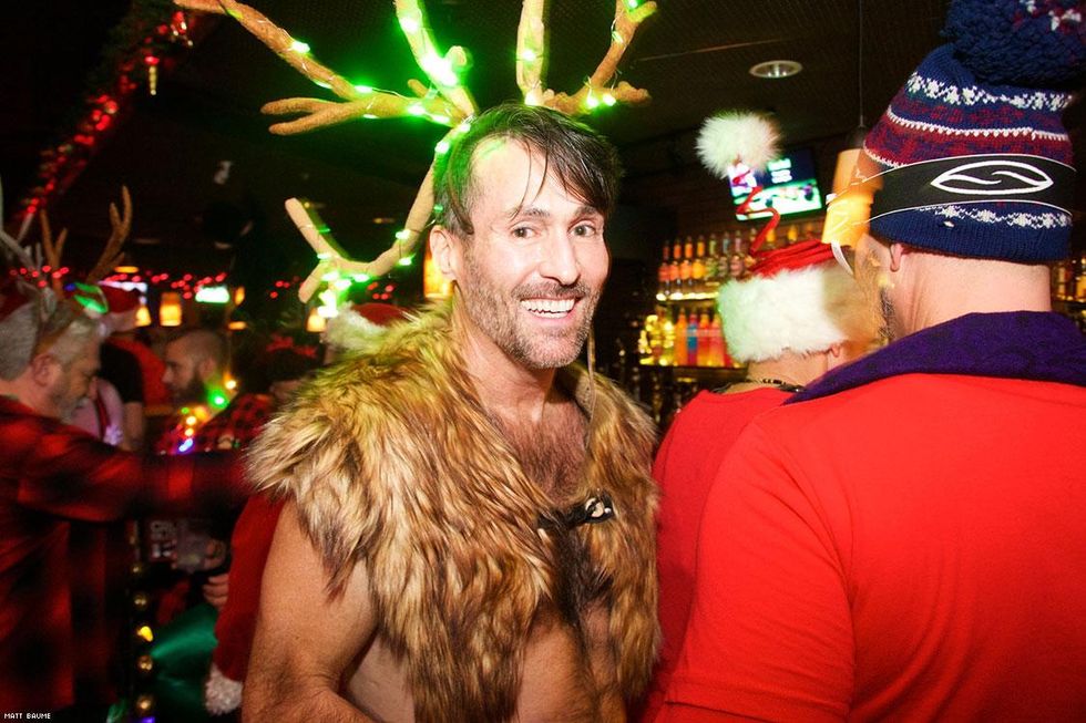 076-santa-bar-crawl-matt-baume-2017