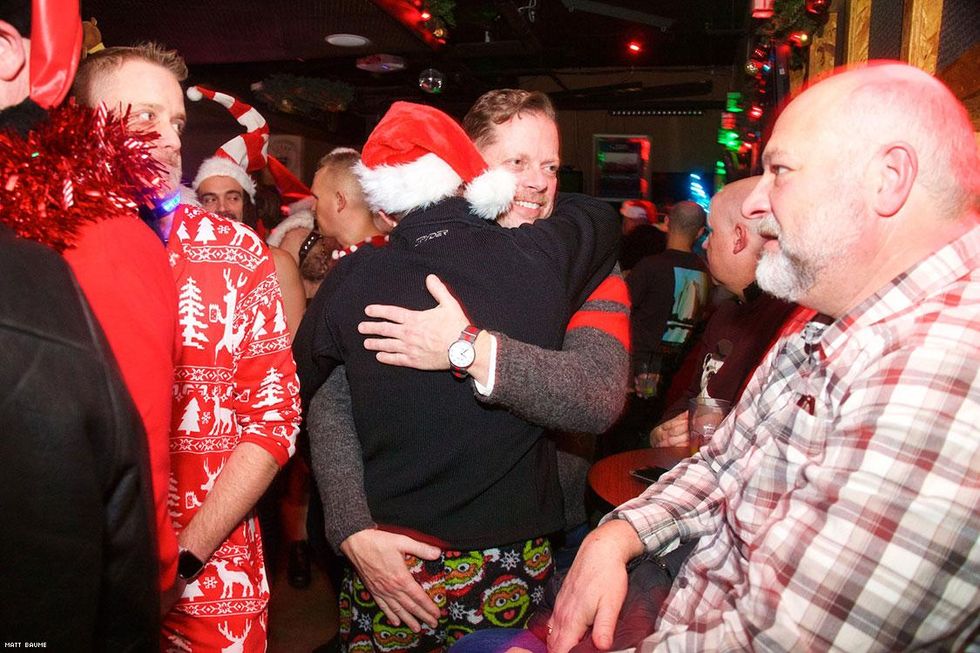 077-santa-bar-crawl-matt-baume-2017