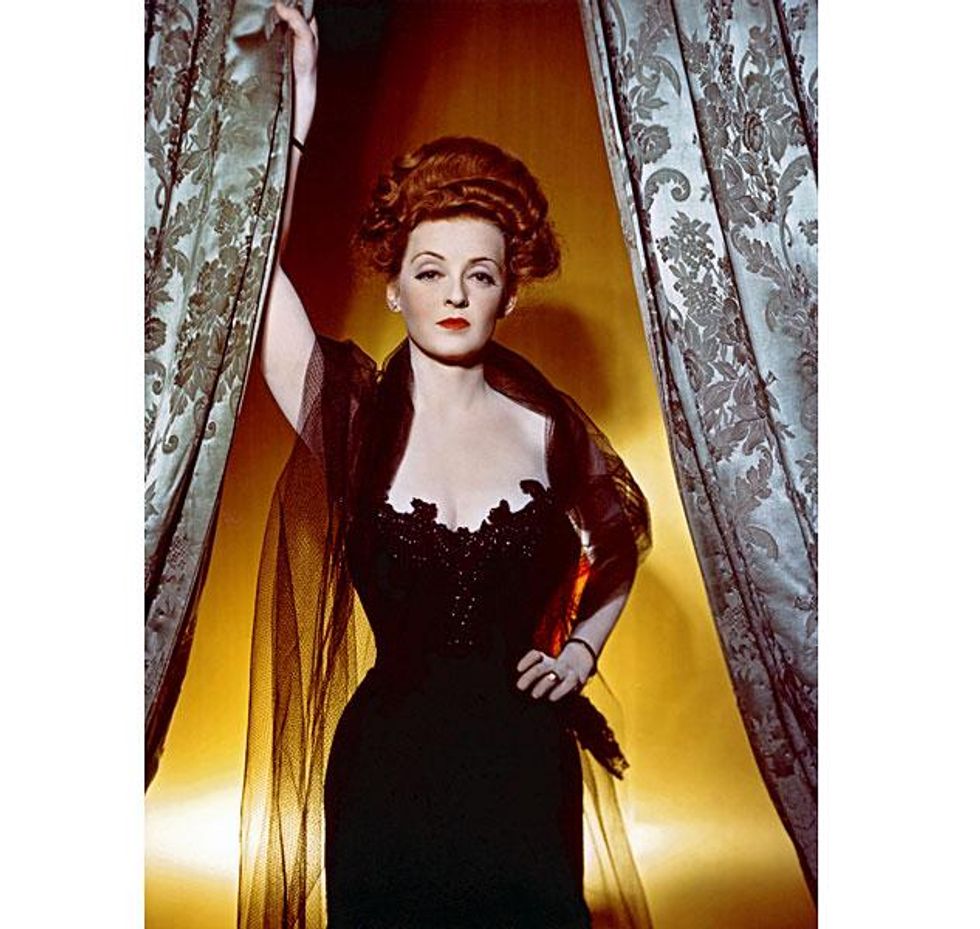 08-bette-davis-by-hurrell-1941x633_0