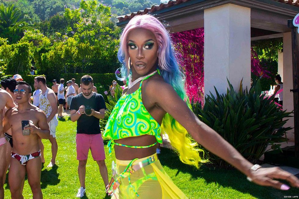 08-daddy-issues-pool-davide-laffe-2019