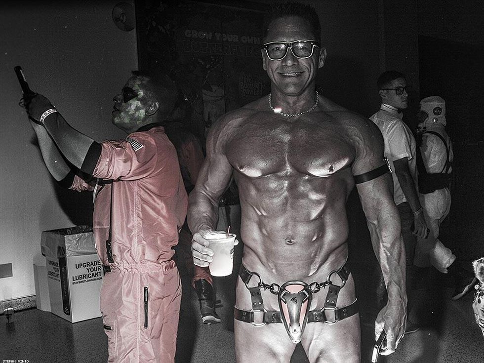 08-halloweenie-stefan-pinto