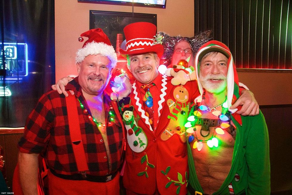 081-santa-bar-crawl-matt-baume-2017