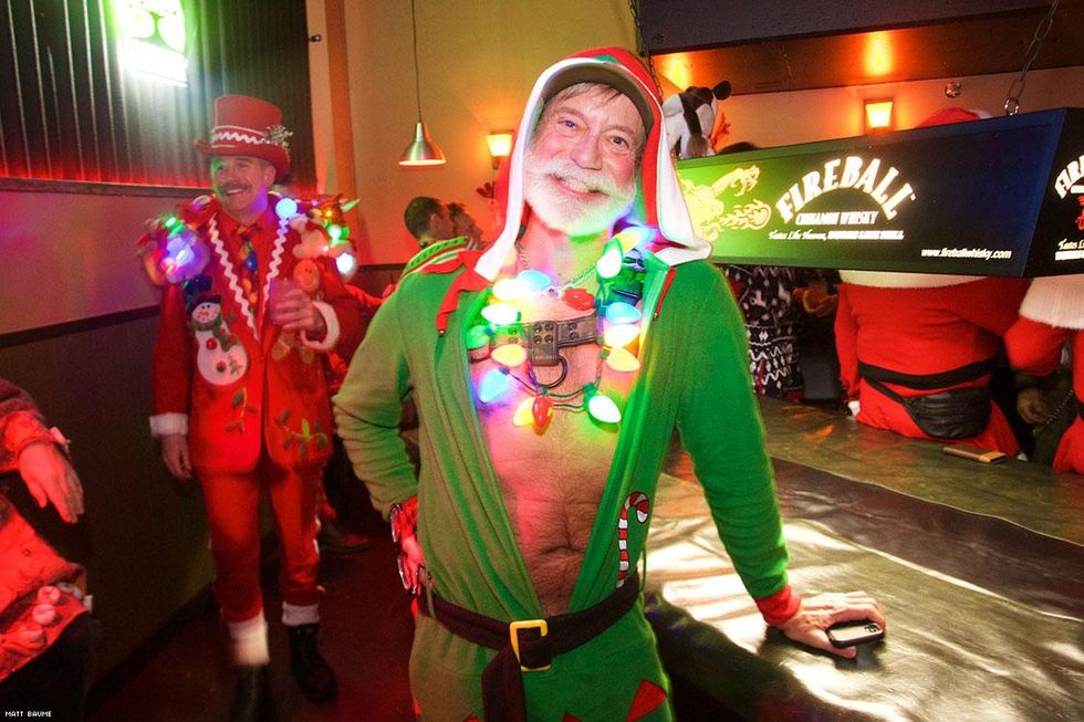 083-santa-bar-crawl-matt-baume-2017