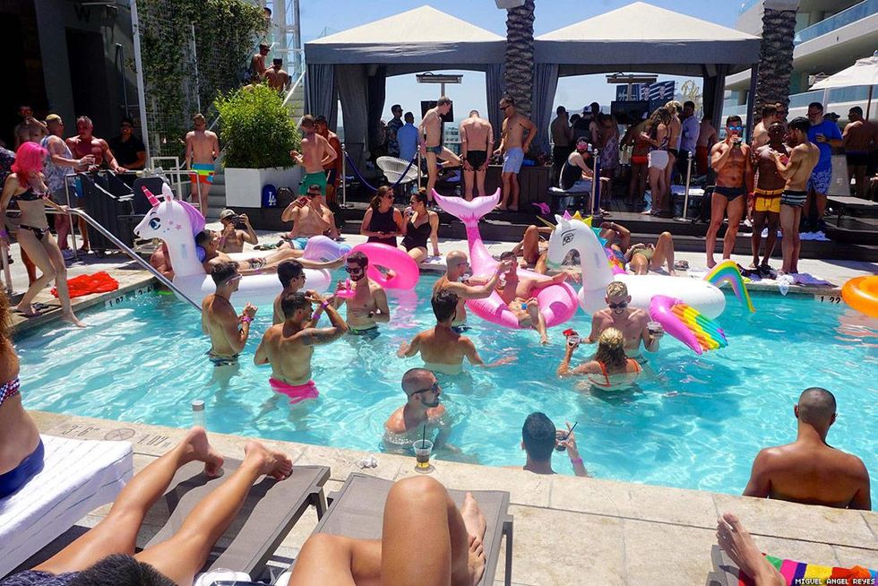 085-flaunt-pride-pool-miguel-angel-reyes-2018