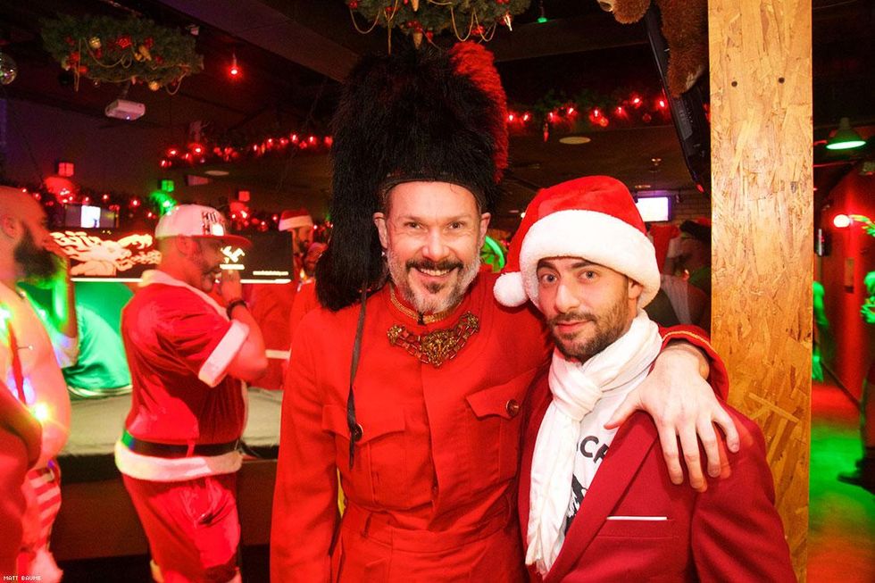 086-santa-bar-crawl-matt-baume-2017