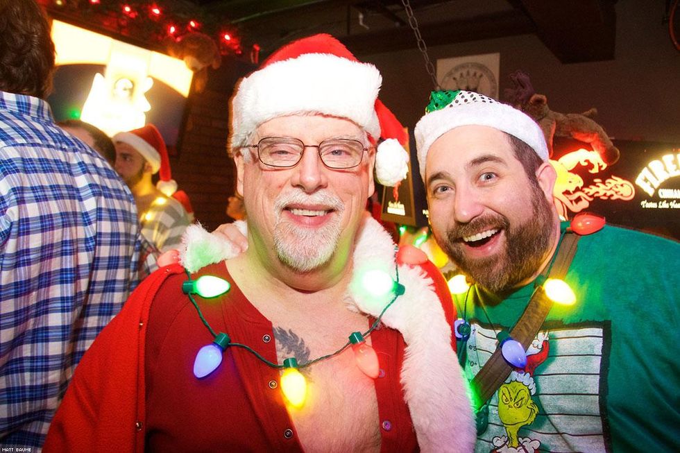 088-santa-bar-crawl-matt-baume-2017