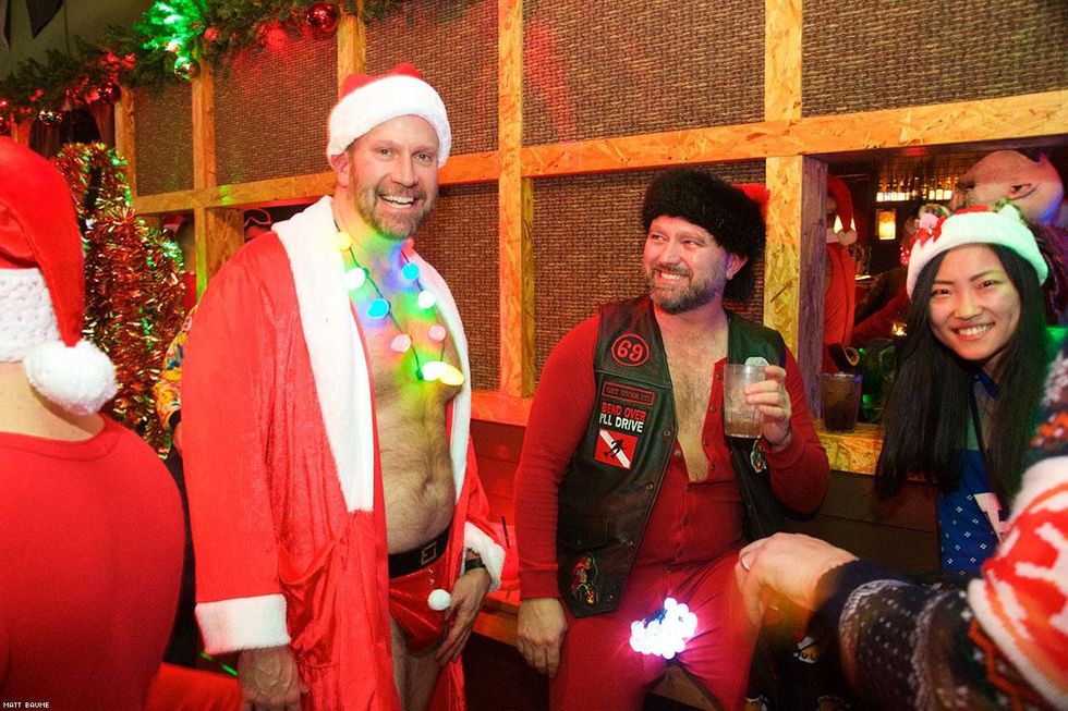 090-santa-bar-crawl-matt-baume-2017