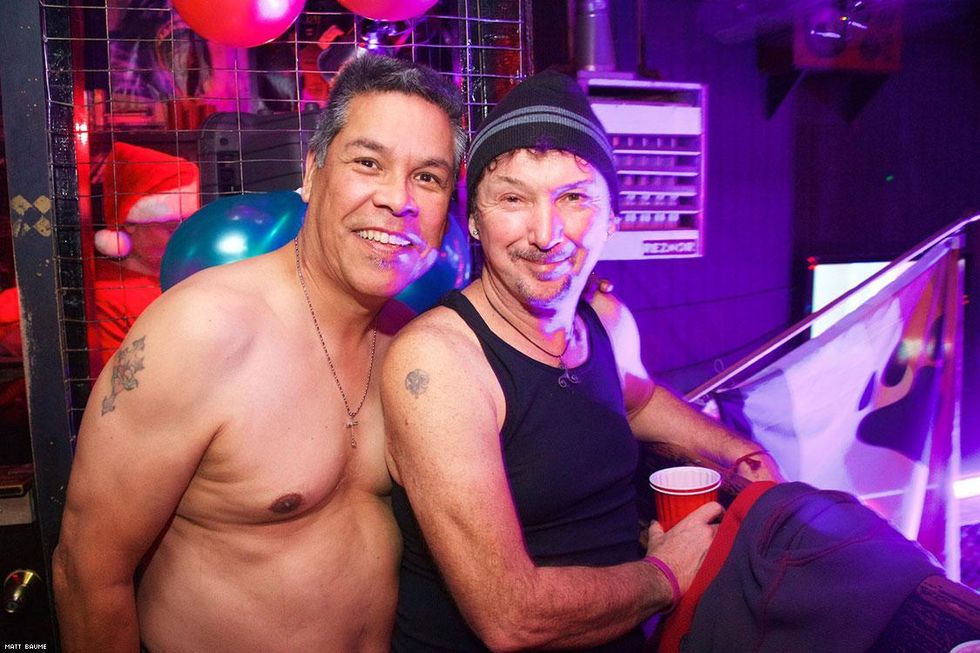 093-santa-bar-crawl-matt-baume-2017