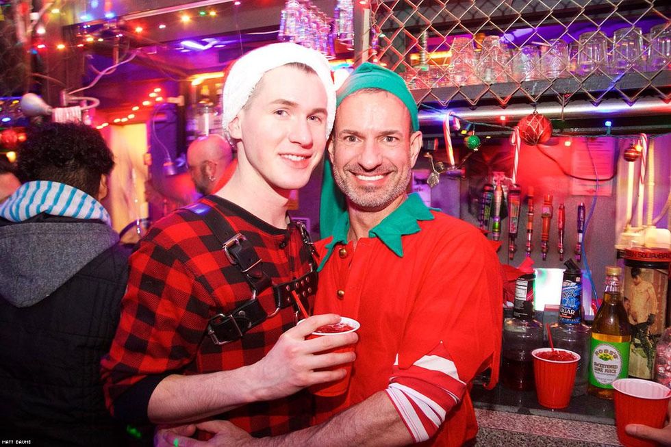 094-santa-bar-crawl-matt-baume-2017