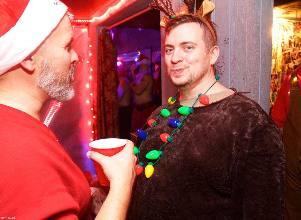 095-santa-bar-crawl-matt-baume-2017