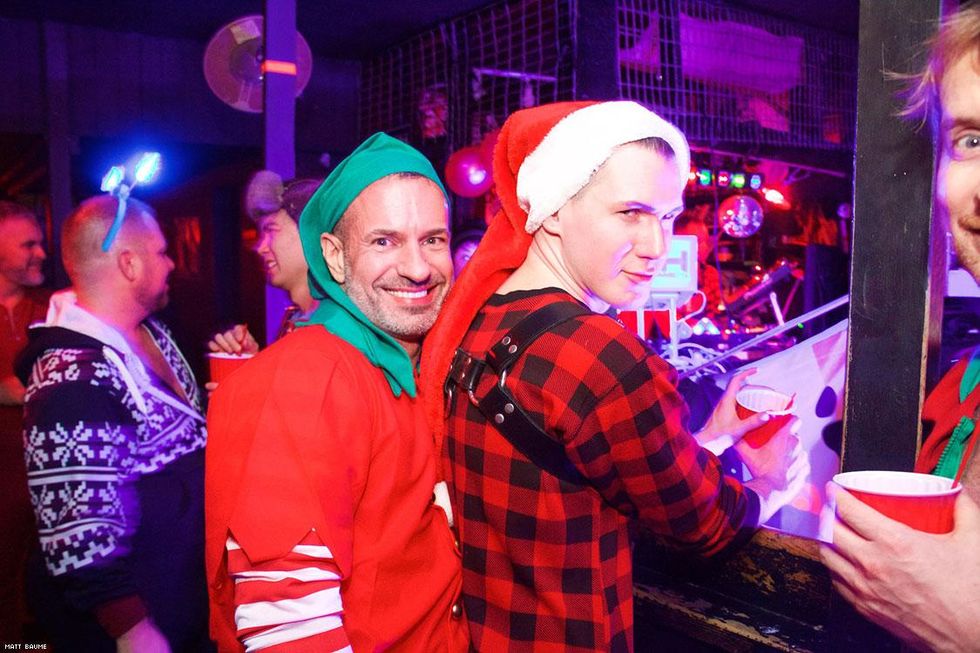 099-santa-bar-crawl-matt-baume-2017