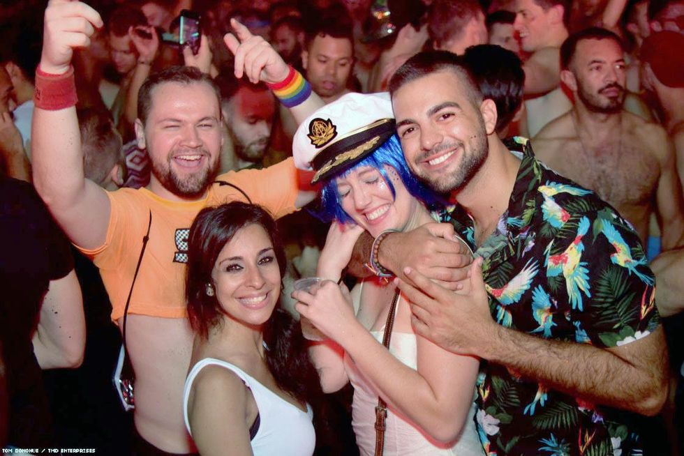 103-dc-pride-glitter-tmd-2018