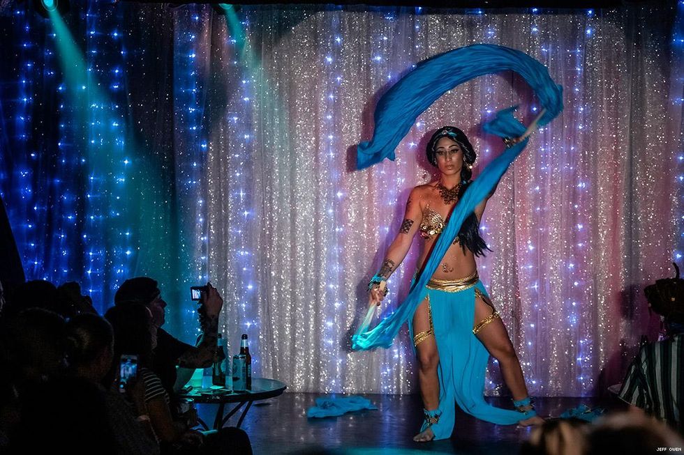 13-les-vixens-jeff-owen-2019