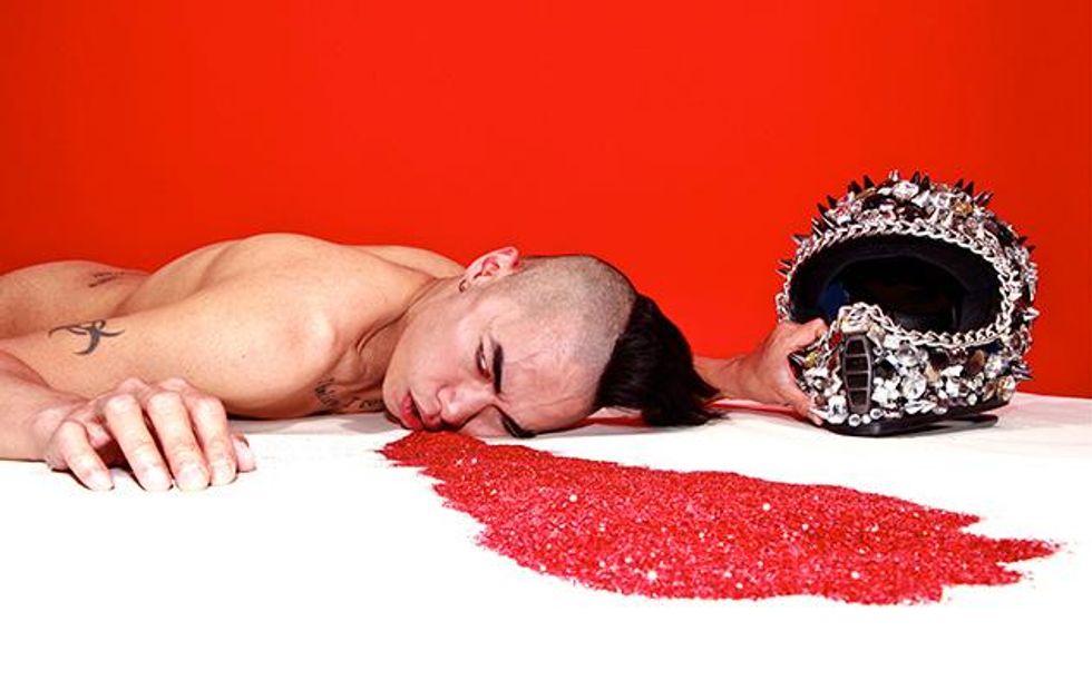 15glitter_helmut_x633