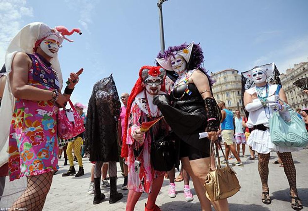 174100597_sistersx633_0