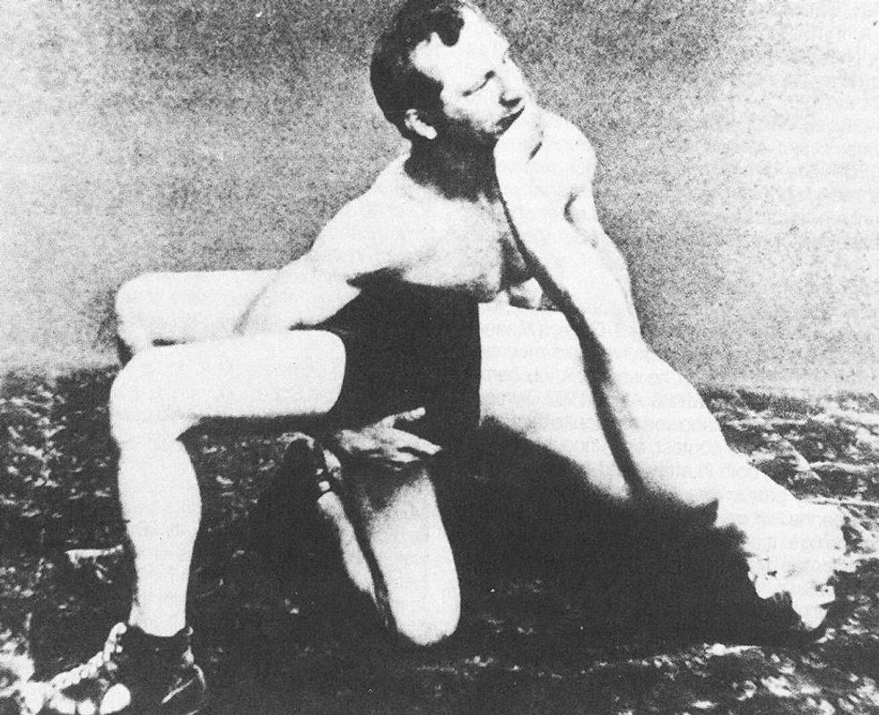 1908: Olympics in London, George Mehnert (top) competes