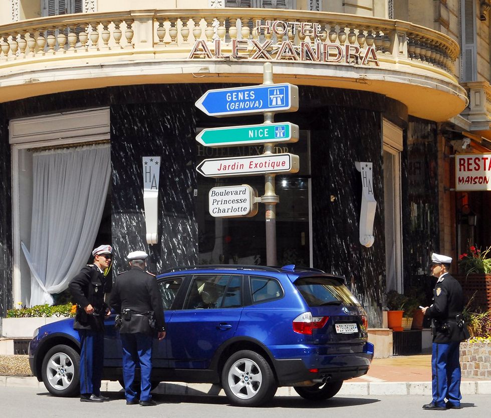 2008 Monaco traffic police search luxury car asking for driver license